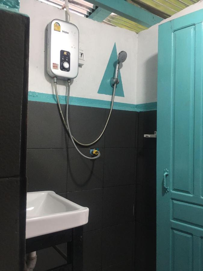 Bamboo Hostel Thakhek Buitenkant foto