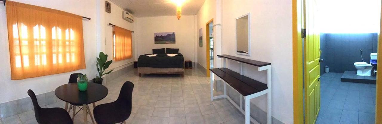 Bamboo Hostel Thakhek Buitenkant foto