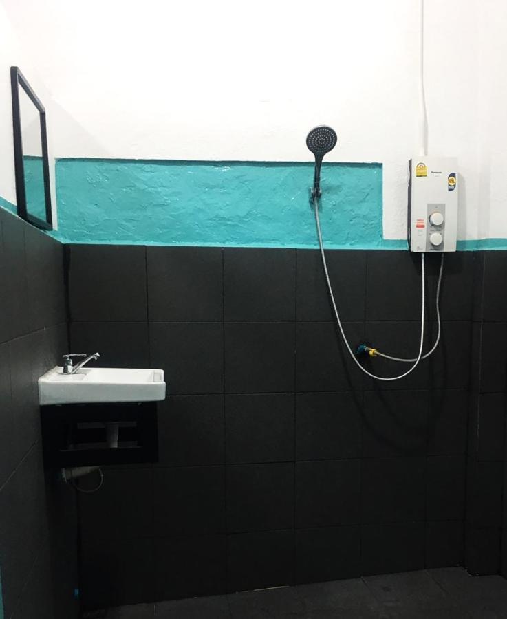 Bamboo Hostel Thakhek Buitenkant foto