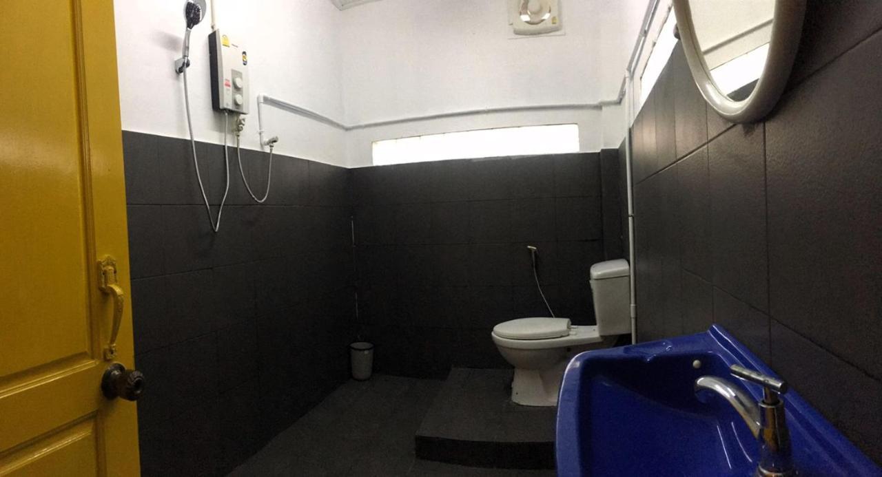 Bamboo Hostel Thakhek Buitenkant foto